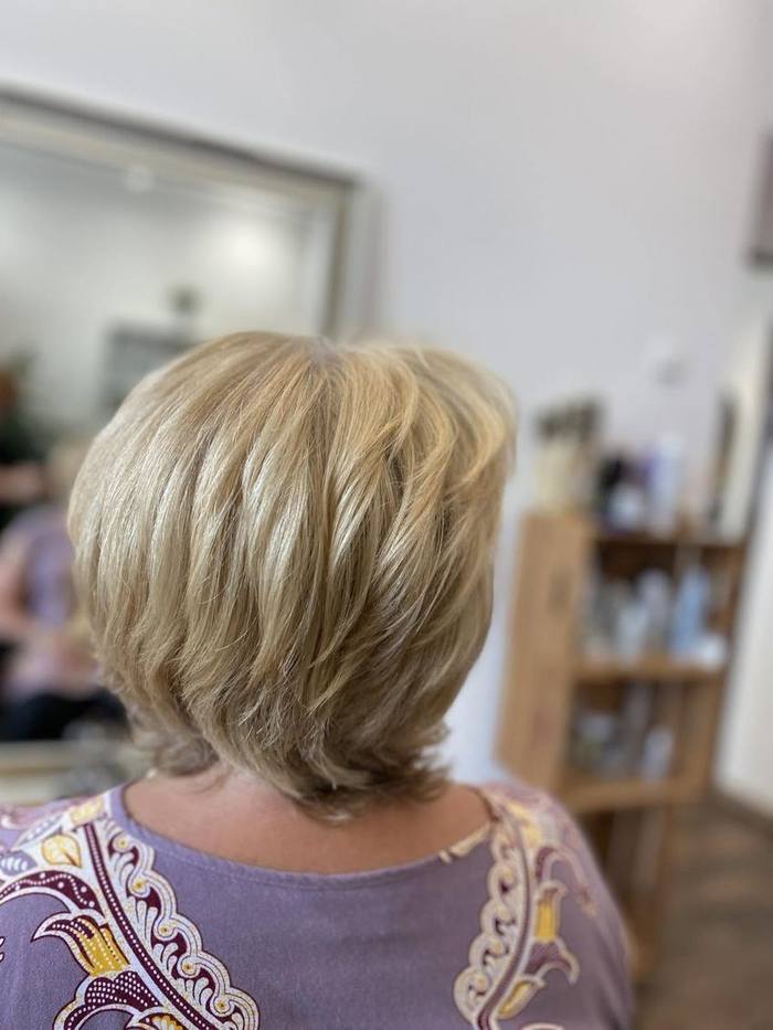 Blond vrstvené mikádo po foukané